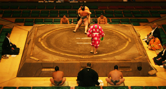 Sumo matches on the Sumo ring